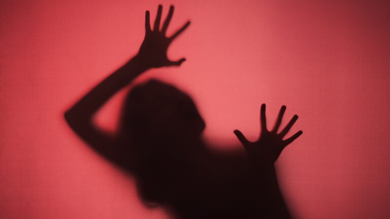 erőszaktevő szexuális bántalmazás manipuláció bűn