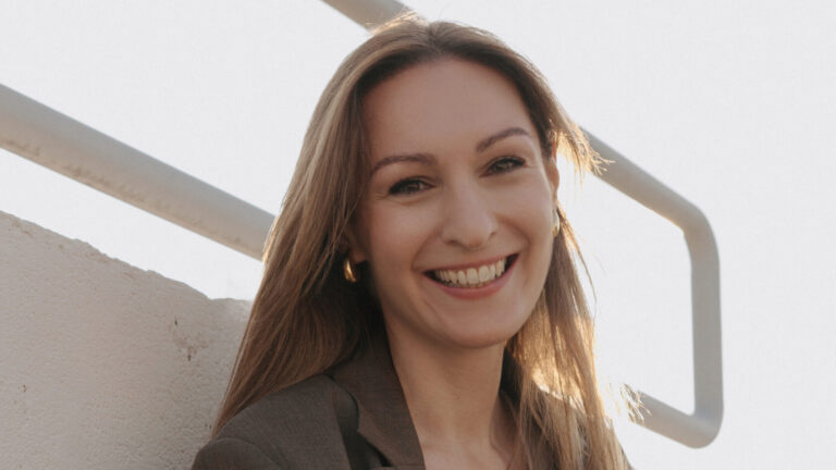 Dániel Tünde coach személyiség fejlesztő mentor, randi