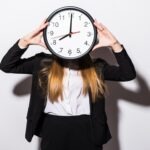 idő manipuláció nő munkahely határidő